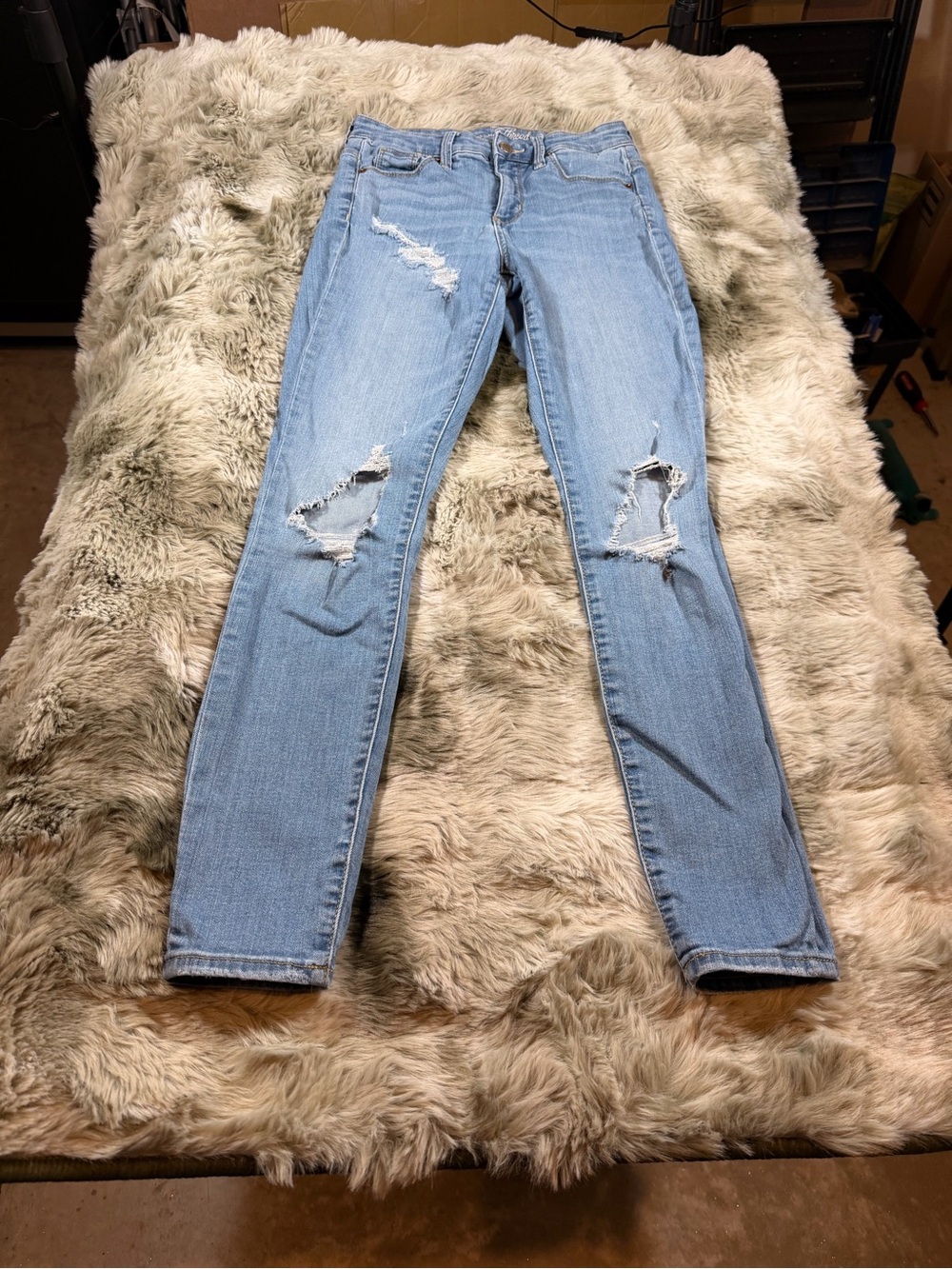 Universal Thread Light Blue Distressed Skinny Jeans - Small